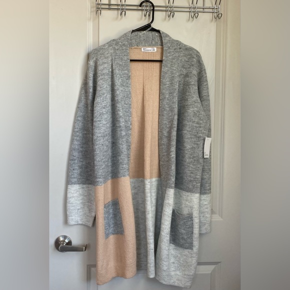 89th & Madison Sweaters - •NWT•89th + Madison ‘Cosmetic Combo’ Cardigan